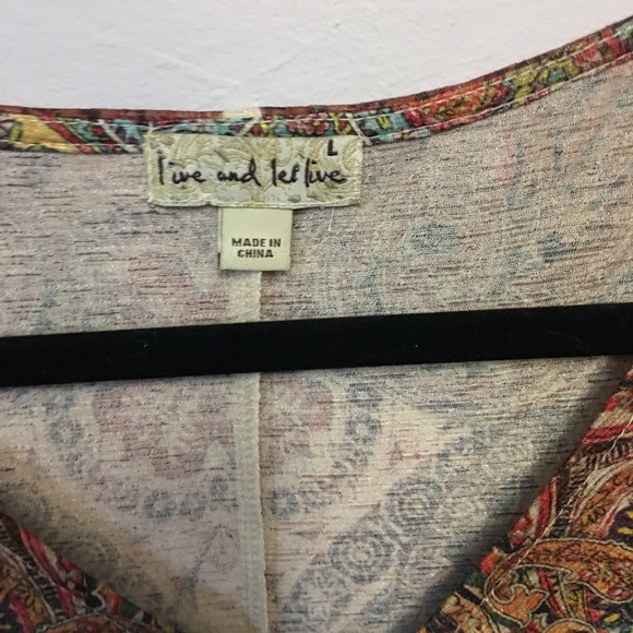 Live and Let Live LS casual top. Fun print! - Picture 4 of 6